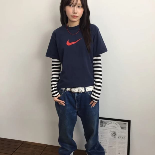 00s Nike Red Swoosh Navy Tee