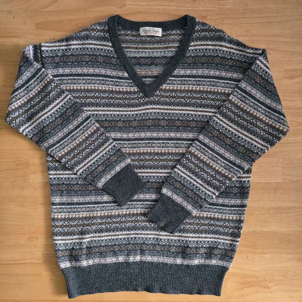 울블렌드 페어아일 V넥 니트