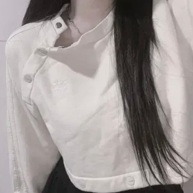 아디다스 크롭 맨투맨 아이보리💛