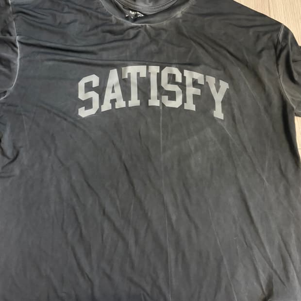 Satisfy Auralite 티셔츠 블랙