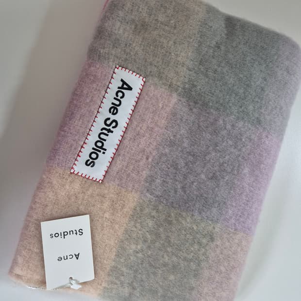 아크네 스튜디오 머플러 (새상품)