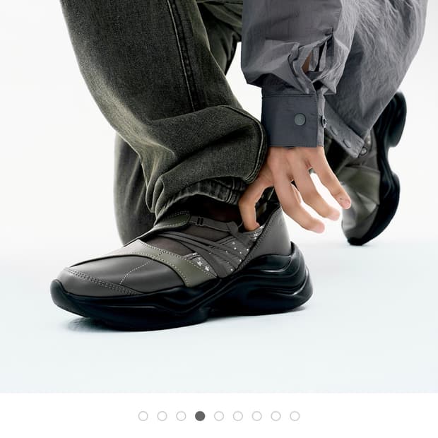 Ojos 스트랩 토 스니커즈 스톤 브라운