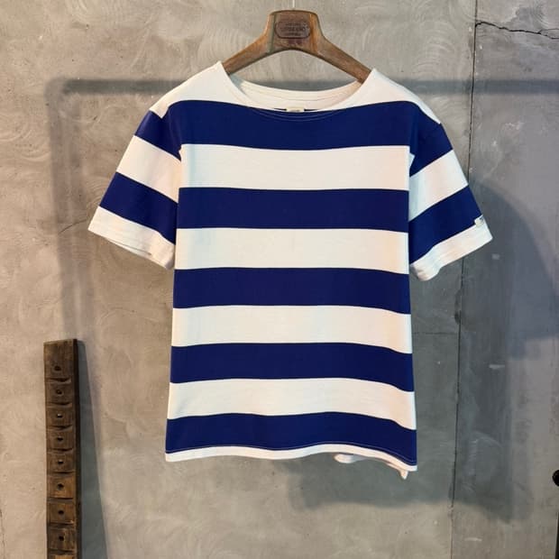 어나더오피스 스트라이프 티셔츠 100