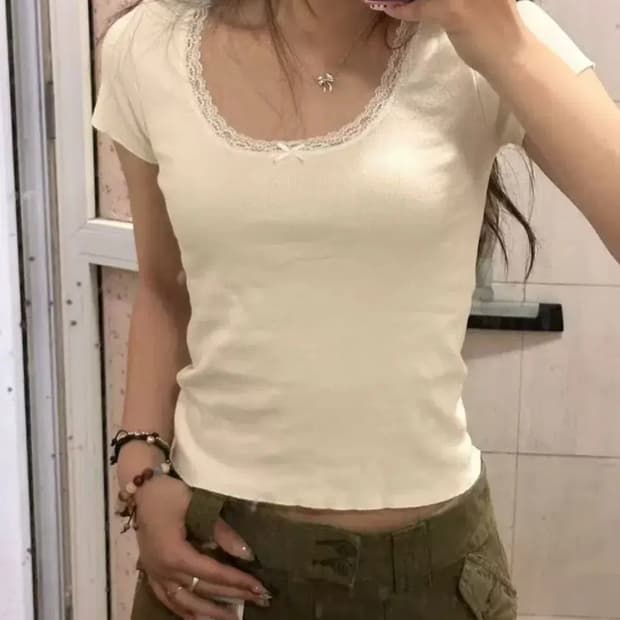 브랜디멜빌 스쿱넥 티셔츠 brandy melville 크림