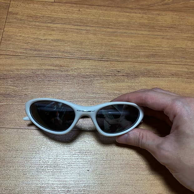 오클리 미뉴트 펄 화이트 블랙이리듐