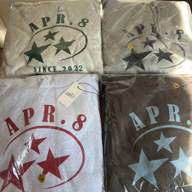 무신서 에이프릴에잇 후드티- 새상품 L사이즈 구매 시 서비스