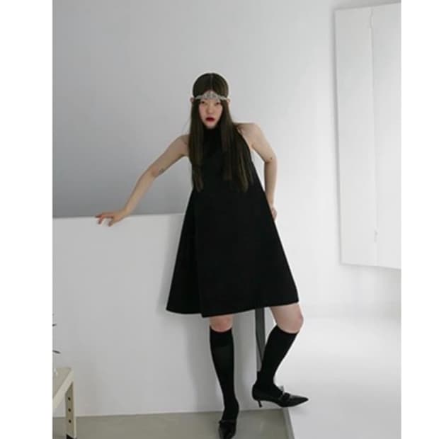 (프레클) 실키 울 홀터넥 원피스