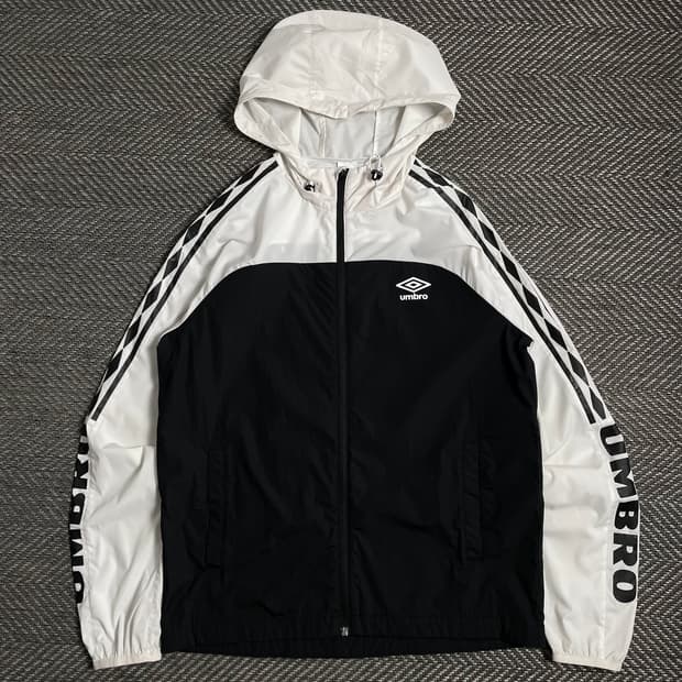 엄브로 멀티로고 빅로고 트랙 우븐 바람막이o 3994