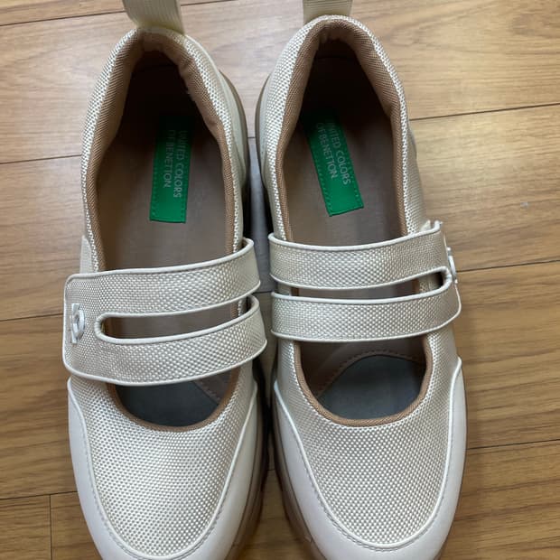 베네통 메리제인 슈즈 아이보리 240mm