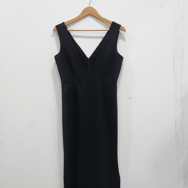 [1] 아이엠리버티 블랙 V넥 슬림핏 원피스 1사이즈