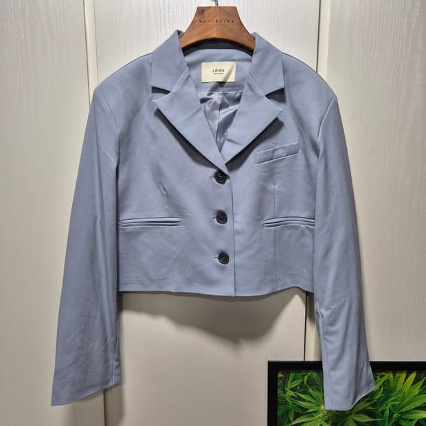 (세일)(새상품)LOING 크롭 자켓 소라색