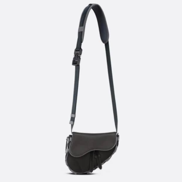 디올X사카이 새들백 판매합니다.