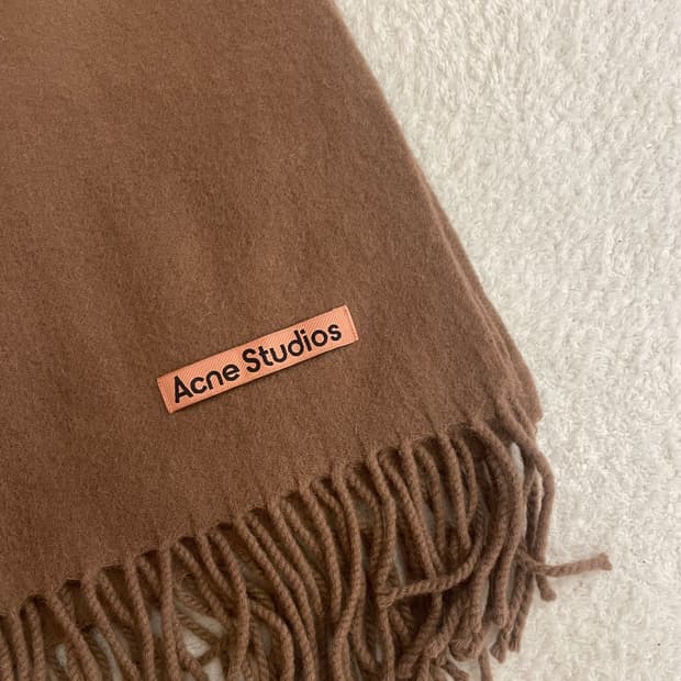 아크네스튜디오 브라운머플러