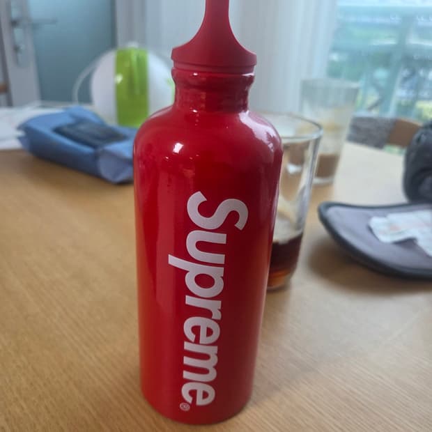 SUPREME SIGG 0.6L BOTTLE
