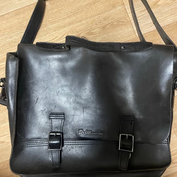 닥터마틴 가죽 크로스백