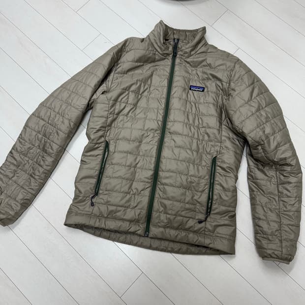 25년 파타고니아 나노 퍼프 M 사이즈  상태 9.7/10  사진찍고 절