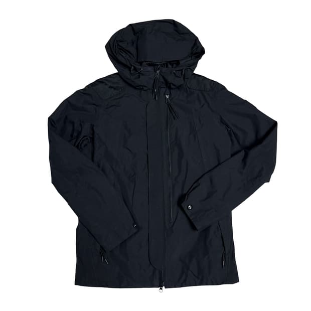 데상트 바람막이