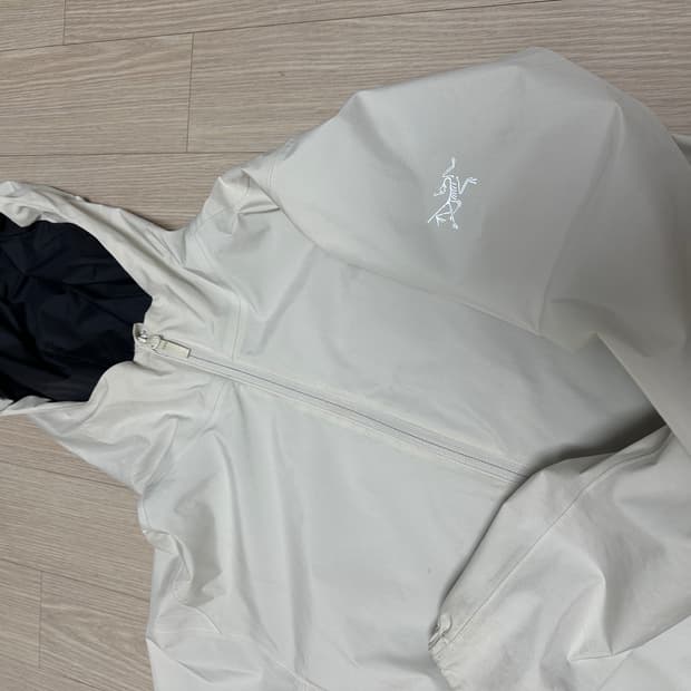 아크테릭스 솔라노 후디 코쿤