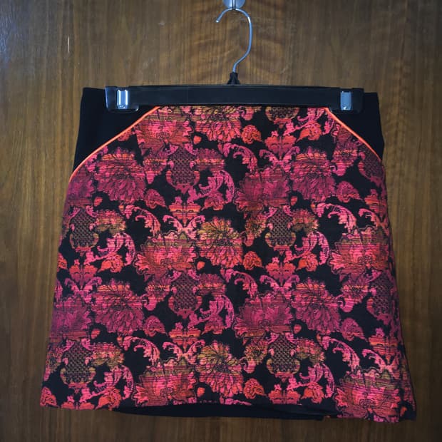 엔틱 자카드 미니 스커트