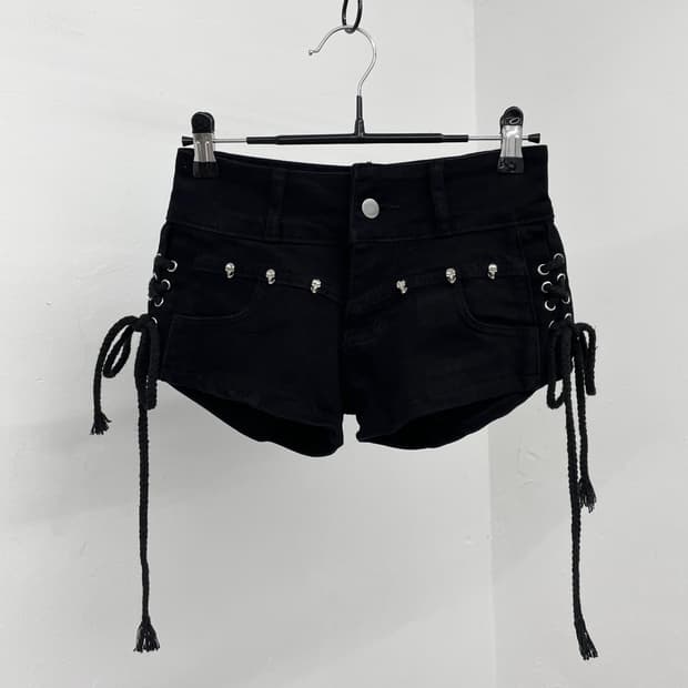 블랙 스컬 아일렛 숏츠