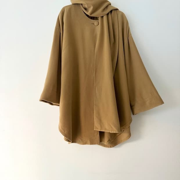 Neck warmer layered coat / mustard