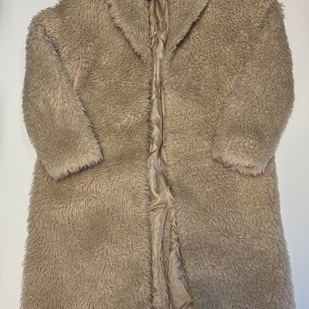 정품!! 여성 렉토 Recto 22시즌 노버튼 롱 페이크 퍼 코트