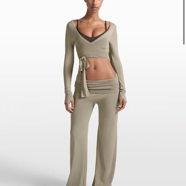 나이키스킴스 Stretch Knit Women's Wide-Leg (M)