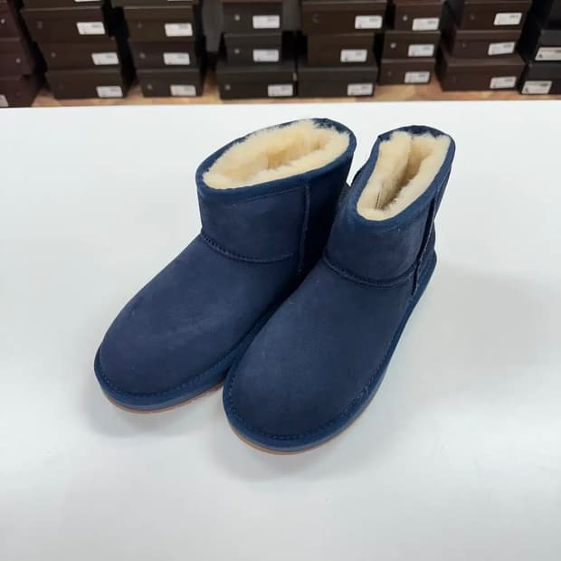 UGG ๋ค์ด๋น์ ์ด๊ทธ 245