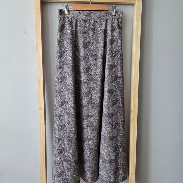 NATURAL BEAUTY BASIC 페이즐 플레어 롱스커트