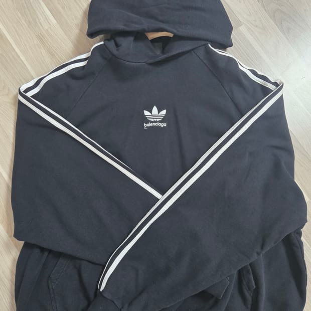 발렌시아가 아디다스 후드 라지 핏 블랙 2