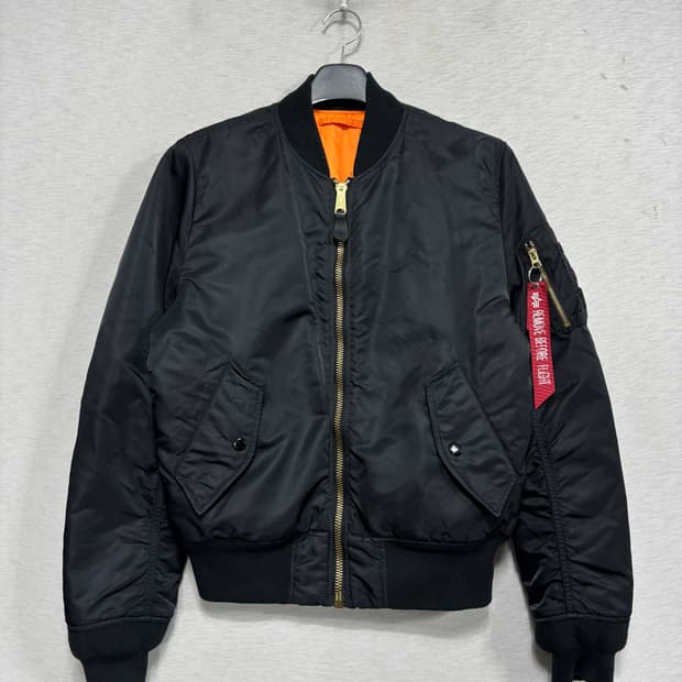 알파 인더스트리 MA-1 항공점퍼 M