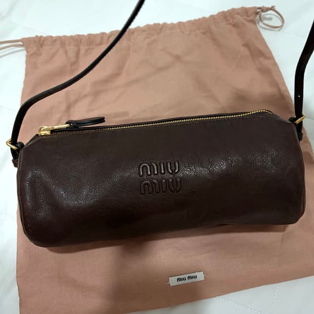 미우 미우 miumiu 나파 레더 파우치 브라운