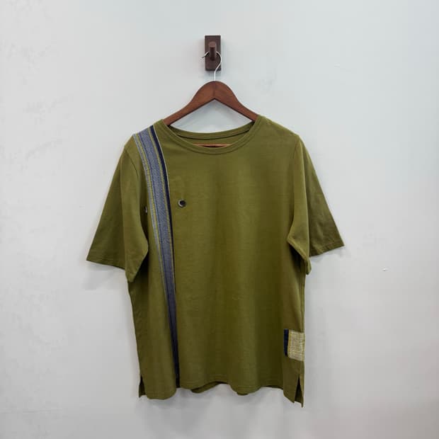 Button T-shirt