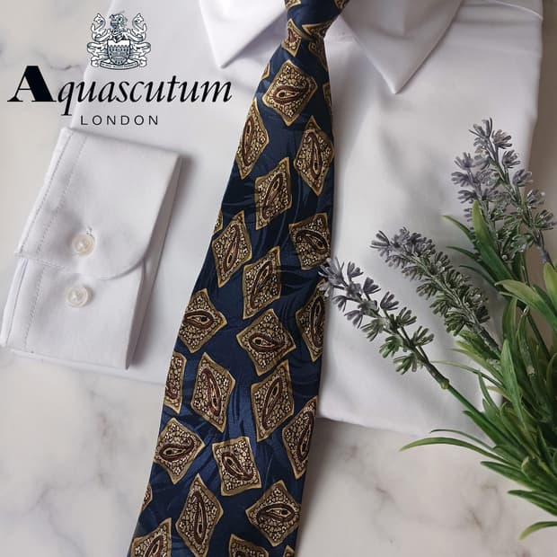 아쿠아스큐텀 실크 네이비 패턴 넥타이 9.3cm A등급 A19103
