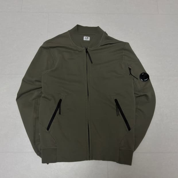 [ S ] CP컴퍼니 스웻 봄버 자켓 올리브 카키