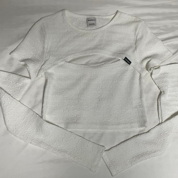 어나더에이 롱슬리브 컷아웃 티