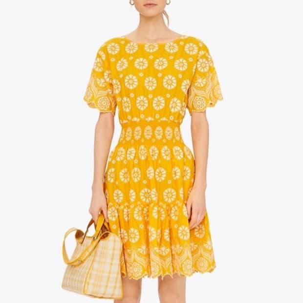 (새상품)토리버치 TORY BURCH 자수 아일렛 스모크 밴딩 원피스