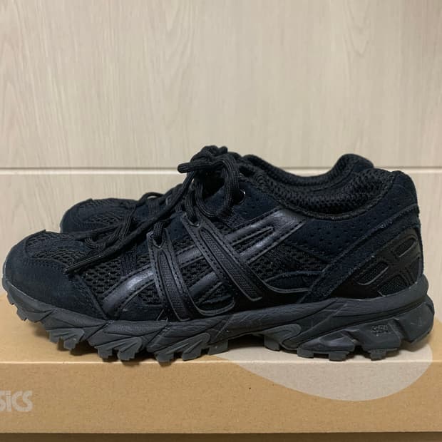 아식스 젤 소노마 15-50 블랙