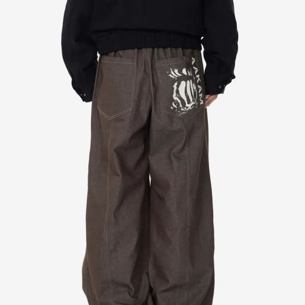 아캄 Knee Pin-tuck Printed Denim Pants 