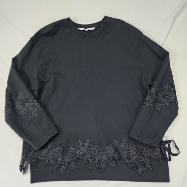 오즈세컨 플라워 레이스 블랙 맨투맨