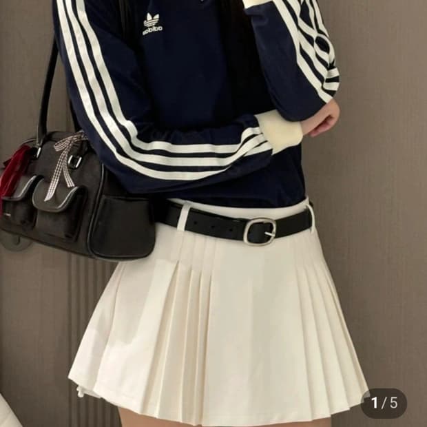 아디다스(Adidas)와 Sporty & Rich롱슬리브