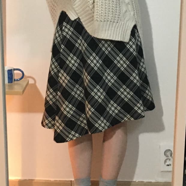 블랙 체크 핀턱 스커트