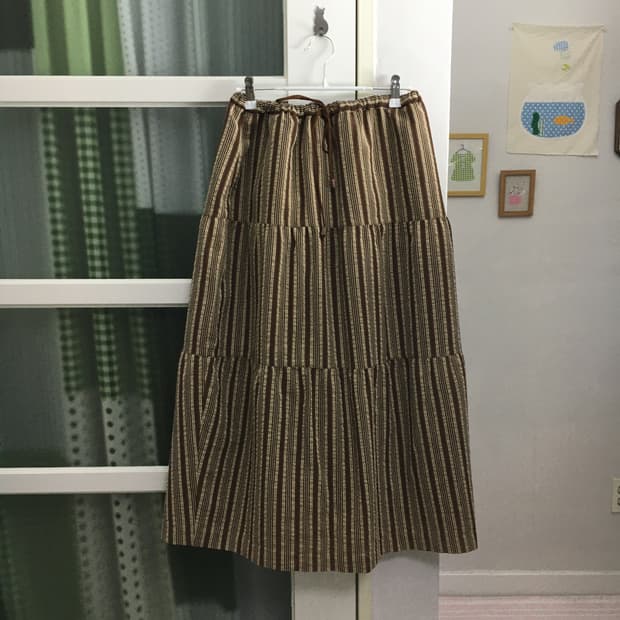 브라운 스트라이프 스커트
