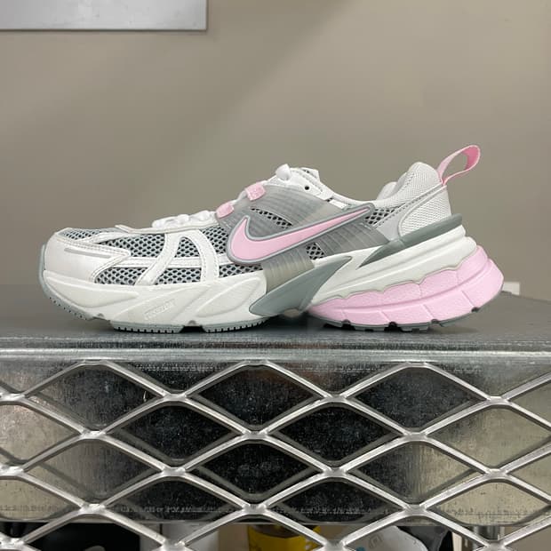 나이키 V2K 메탈릭 화이트 핑크 240