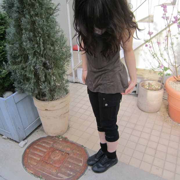 버버리 블루 라벨 카고 카프리 팬츠 백 버클 스트랩 디테일 블랙