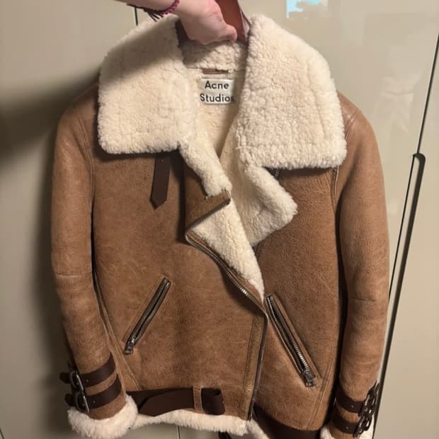 아크네스튜디오 남녀공용 오버핏 무스탕 38