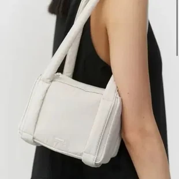 아모멘토 패디드 3 레이어 백 라이트베이지