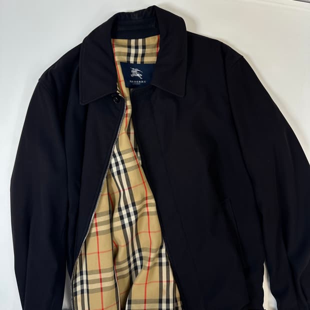 버버리 비조 노바체크 폴리쉘 자켓 블랙 