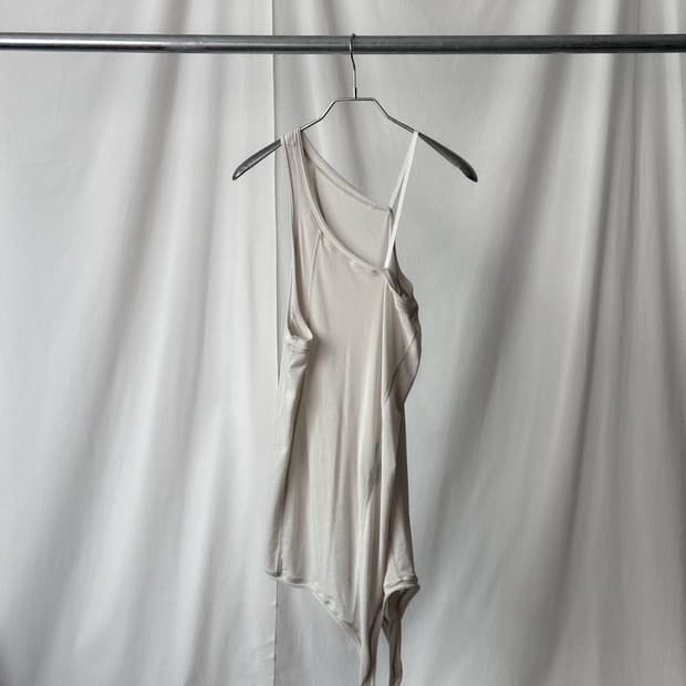 Julius 26SS 원 숄더 탱크탑