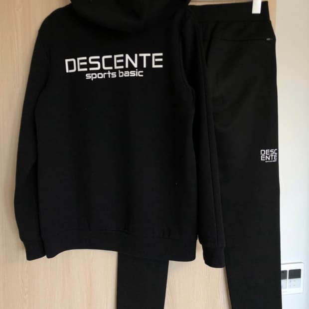 데상트 트레이닝세트